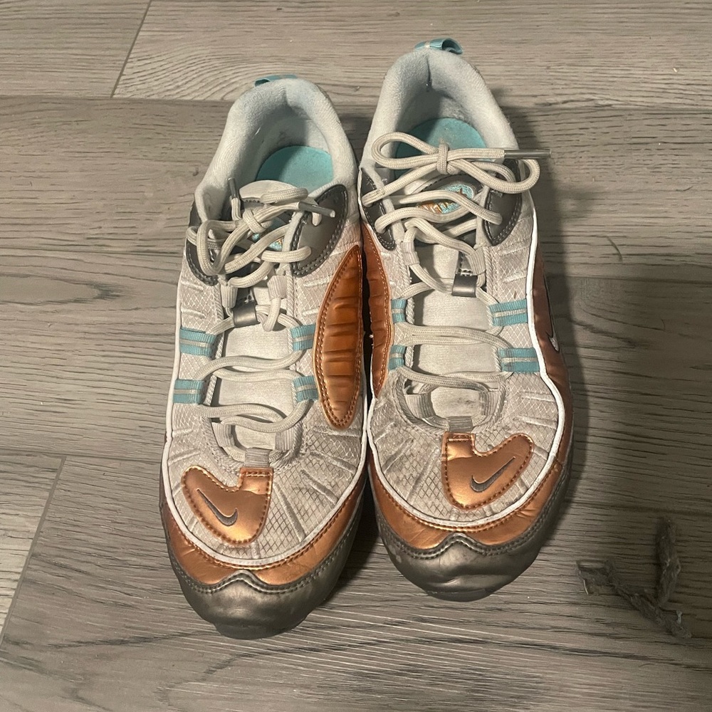 Good Condition- Nike Women shoes, size 8.5